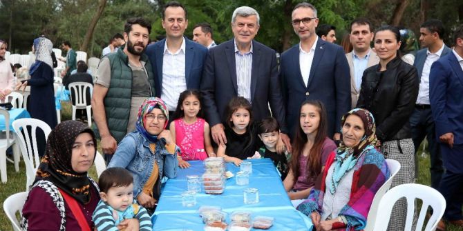 Başkan Karaosmanoğlu, Geleceğin Dahileriyle İftar Yaptı