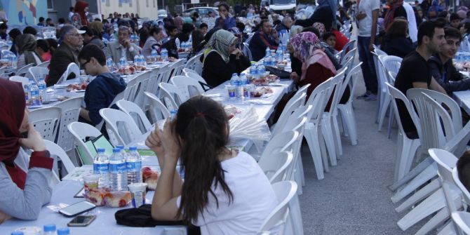 Eskişehir İhh’dan 2 Bin 500 Kişilik Dev İftar