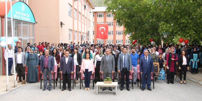 Bitlis Eren’de Mezuniyet Coşkusu