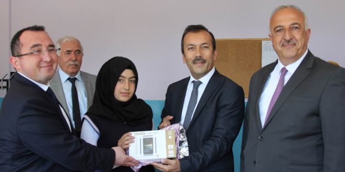 Teog Birincisine Tablet Hediyesi