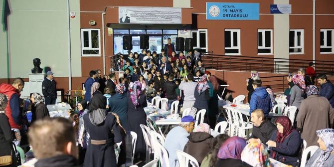 100. Yıl Mahallesinde İftar