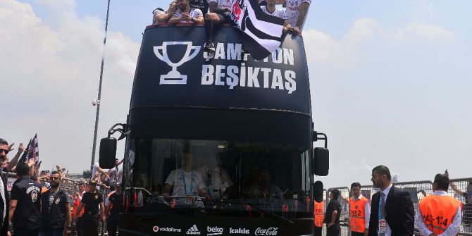 Dolmabahçe’de Kutlamalar Başladı