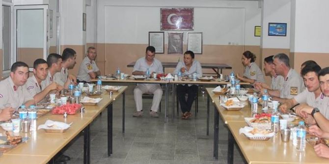 Süloğlu Kaymakamı Askerlerle İftar Yaptı