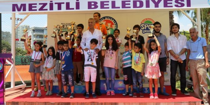 Başkan Tarhan Başarılı Sporcuları Ödüllendirdi