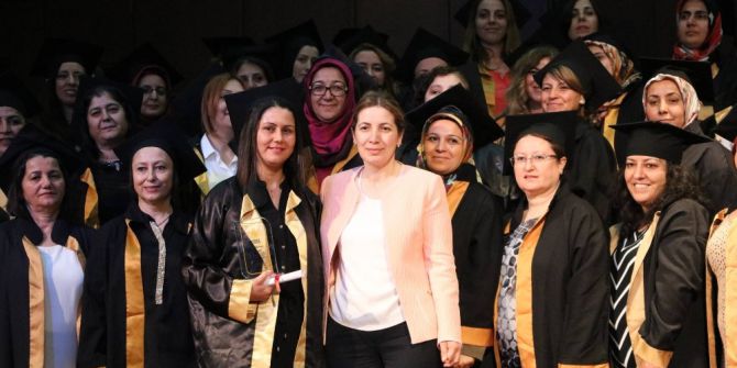 Uzaktan Eğitim Ebelik Lisans Tamamlama Öğrencilerinin Mezuniyet Coşkusu