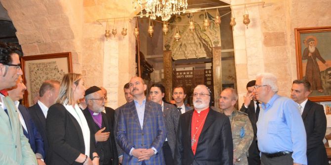 İçişleri Bakanı Soylu Kırklar Kilisesi’ni Ziyaret Etti
