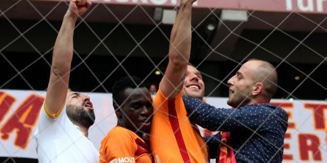 Podolski Ve Bruma Tribüne Girdi