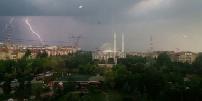 Bursa’yı Sel Ve Fırtına Vurdu