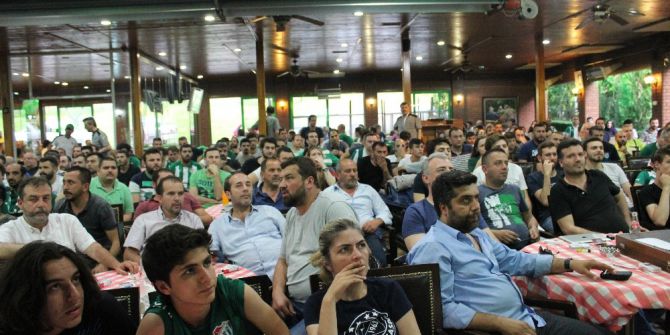 Bursasporlu Taraftarlarının Ligde Kalma Sevinci