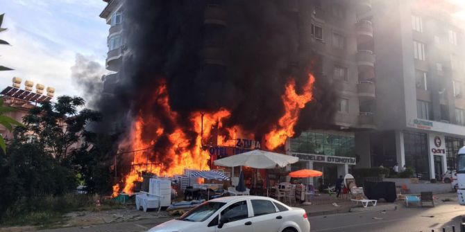 Alanya’da 5 Katlı Bina Alevlere Teslim Oldu