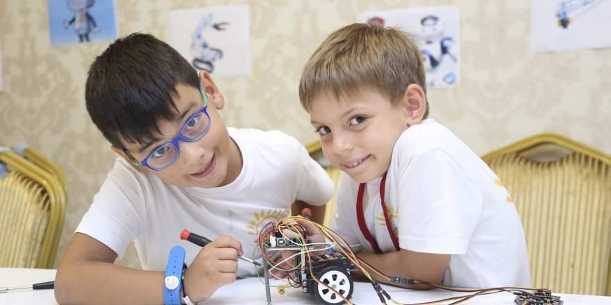 Yaz Okulunda Robot Yaptılar