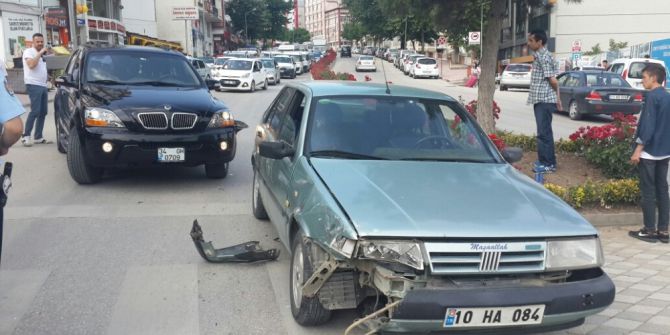 İki Otomobil Çarpıştı, Çocuklar Şoka Girdi