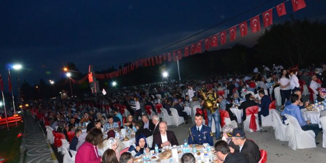 Altıeylül Belediyesinden Şehit Ve Gazi Ailelerine İftar Yemeği