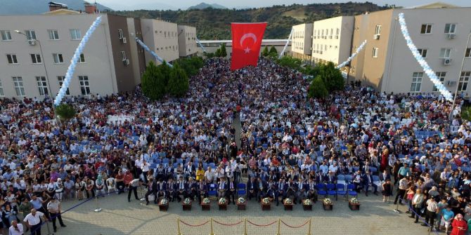 Adü Nazilli İibf 1700 Öğrencisini Uğurladı