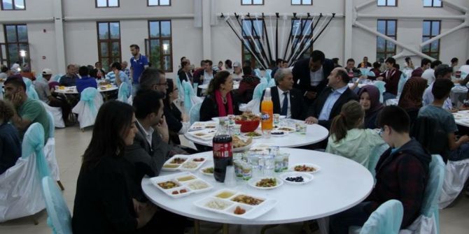 Osmaneli Belediyesinden Şehit Ve Gazi Ailelerine İftar Yemeği