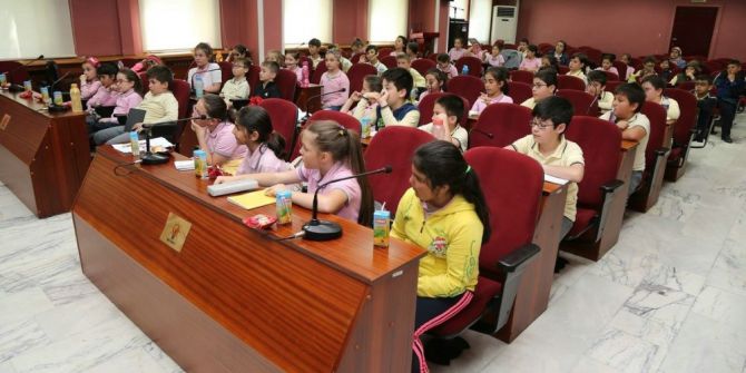 Başkan Kurt Çocuklara Belediyeciliği Anlattı