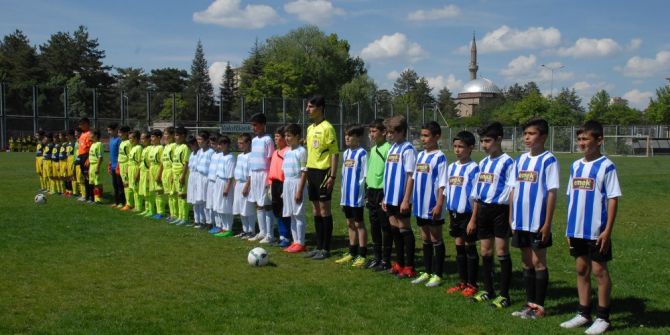 Amatör Maçlarda Şehitler İçin Saygı Duruşu