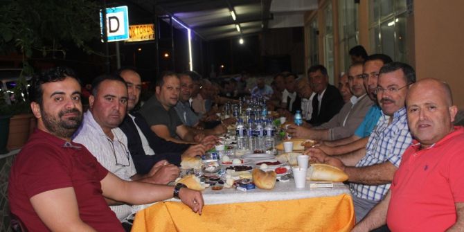 Ak Partililer Sahur Sofrasında Buluştu