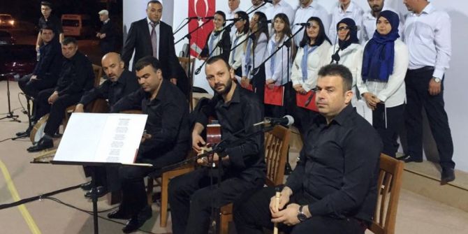 Fabrikada Motivasyonu Artırmak İçin Koro Kurdular