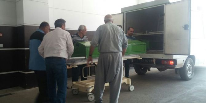 Telefon Kablosuyla Yaşamına Son Verdi