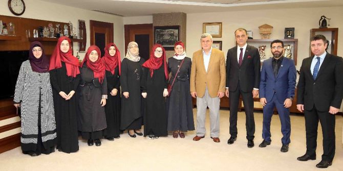 Başkan Karaosmanoğlu, Arapça Münazara Şampiyonlarını Ağırladı