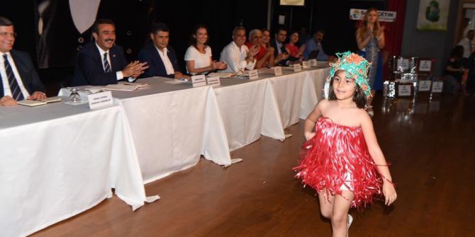 Halk Günü’nde Renkli Görüntüler