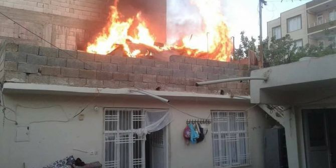 Evin Üst Katındaki Depo Yandı