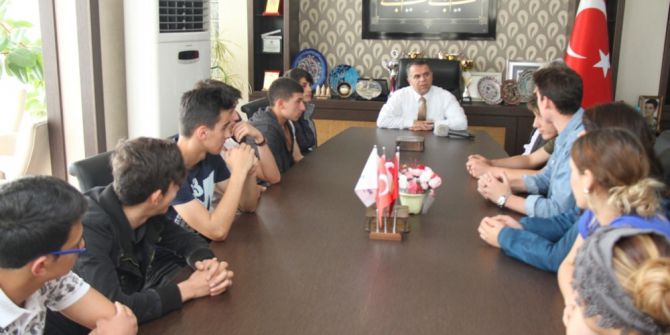 Stajyer Öğrencilerden Başkan Aksoy’a Ziyaret