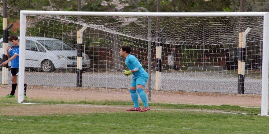 Genç Kaleci Hastalığını 90’dan Çıkardı