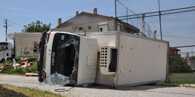 Ayvacık’ta Kamyonet Devrildi: 1 Yaralı