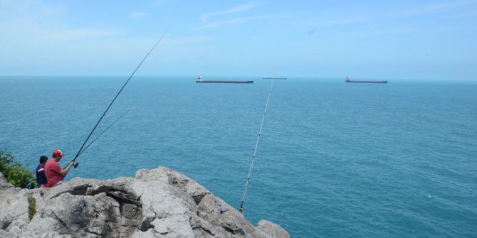 Amatör Balıkçılar Kayalıklarda Balık Avladı