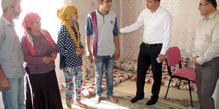 Araban’da 100 Öğrenciye Ders Çalışma Masası Hediye Edildi.