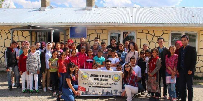 Kitaplarla Yollara Düştüler