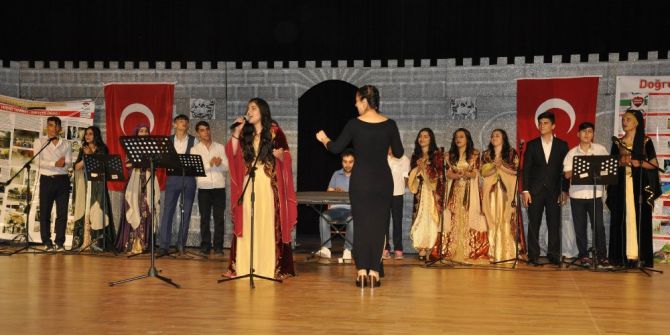 Diyarbakır’da 7 Dilde Yıl Sonu Etkinliği