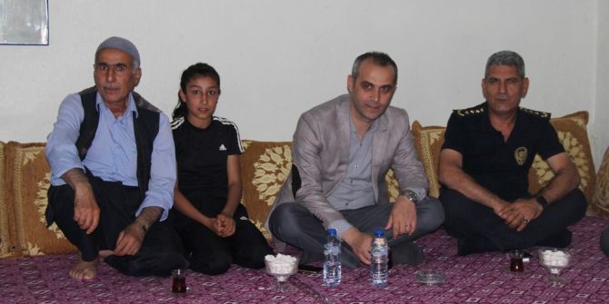 Cizre Kaymakamı Adanur, Bir Ailenin Sofrasına Misafir Oldu