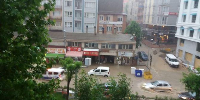 Bilecik’te Sağanak Yağış, Hayatı Felç Etti