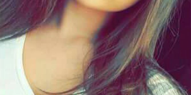 Minibüsün Çarptığı İki Genç Kız Metrelerce İleriye Fırladı