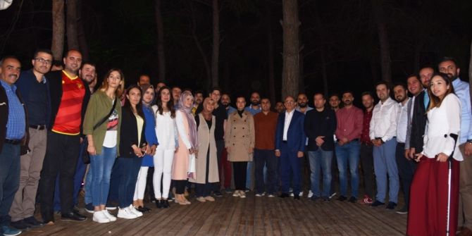 Kemalpaşa Belediyesinden Ak Partili Gençler İçin İftar Yemeği