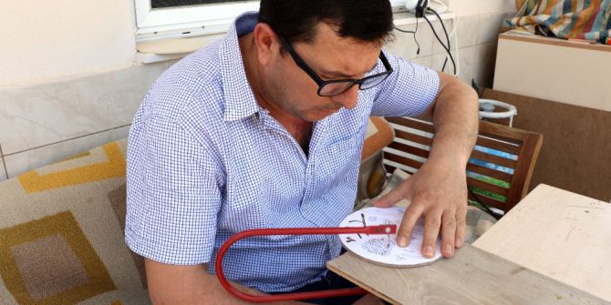 Çocuğunun Ödevini Yaptı, Naht Ustası Oldu