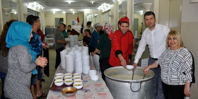 Nazilli’de Berber Ve Kuaförler Aileleriyle Birlikte İftar Yaptı