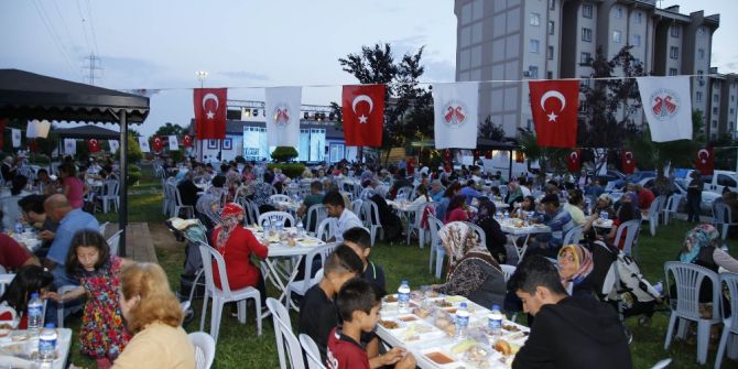 Döşemealtı Belediyesi’nden Mahallelere İftar Sofraları