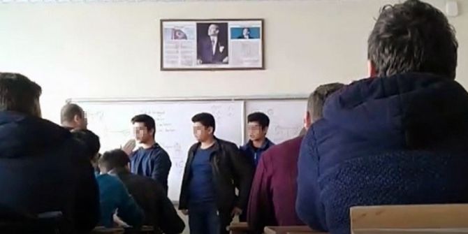 Öğretmenden Öğrencilere Sıra Dayağı