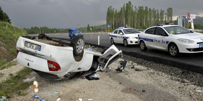 Otomobil Takla Attı: 4 Yaralı