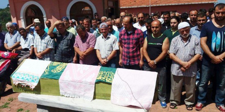 Kaybolduktan 3 Gün Sonra Denizde Ölü Bulunan Genç Defnedildi