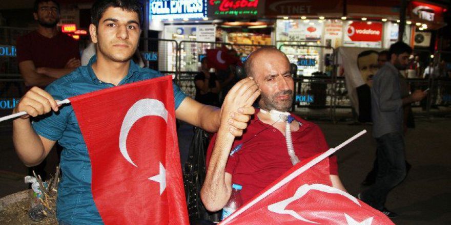 Als Hastasından Demokrasi Nöbetine Destek