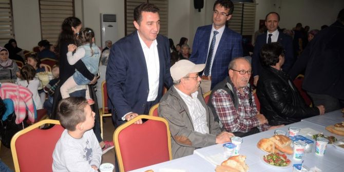 Mahalle Sakinleri Eski Ramazanları Yaşatmaya Devam Ediyor