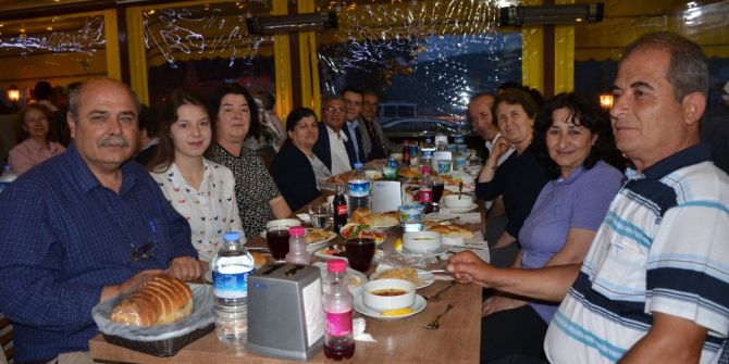 Chp’li Kadınlardan İftar Yemeği