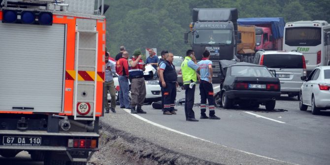 Hurdaya Dönen Otomobilden Sağ Çıktı: 1’i Ağır, 3 Yaralı