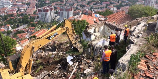 Hıdırlıktepe’de Zor Şartlar Altında Yıkımlara Devam