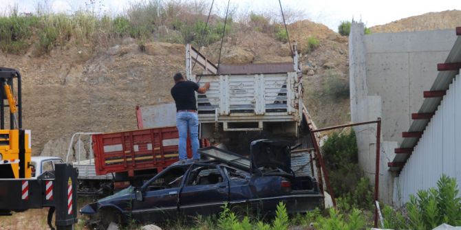 Gazipaşa Sanayi Sitesinde Hurda Araç Temizliği